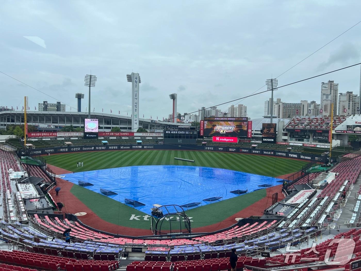 본문 이미지 - 비 내리는 수원 케이티위즈파크 전경. 2025.9.19/뉴스1 ⓒ News1 이상철 기자