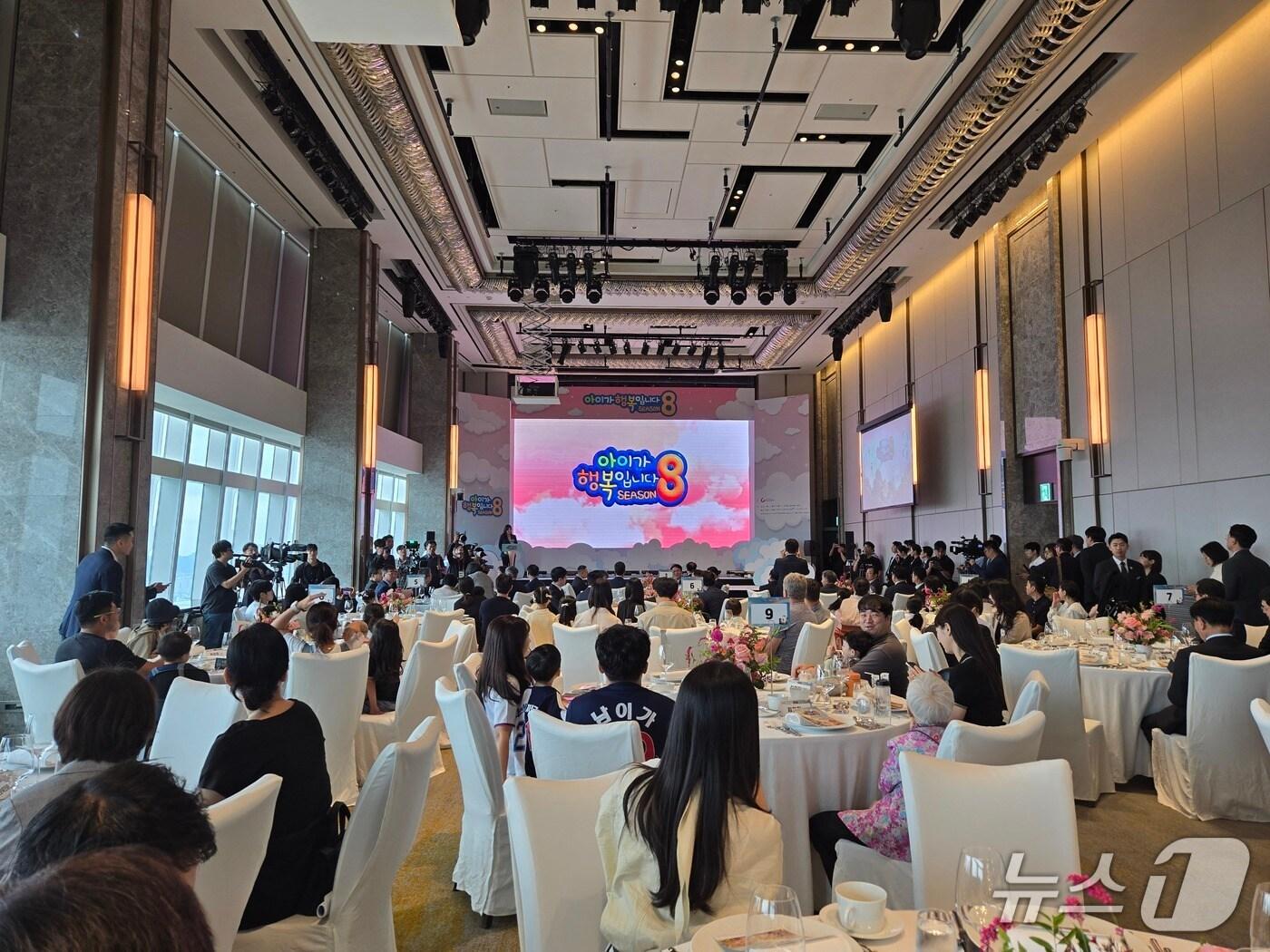 본문 이미지 - &#39;8회 아이가 행복입니다 어워즈&#39; 진행 모습.&#40;충남도 제공. 재판매 및 DB금지&#41;/뉴스1