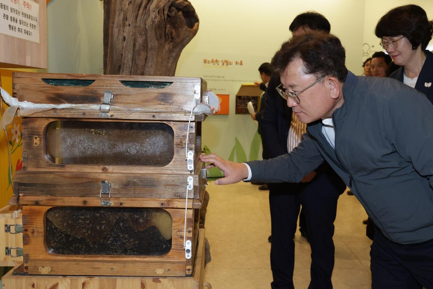 이승돈 농촌진흥청장이 19일 경상북도 칠곡군에서 농업 현장 점검을 하고 있다. &#40;농촌진흥청 제공&#41; 2025.9.19 /뉴스1