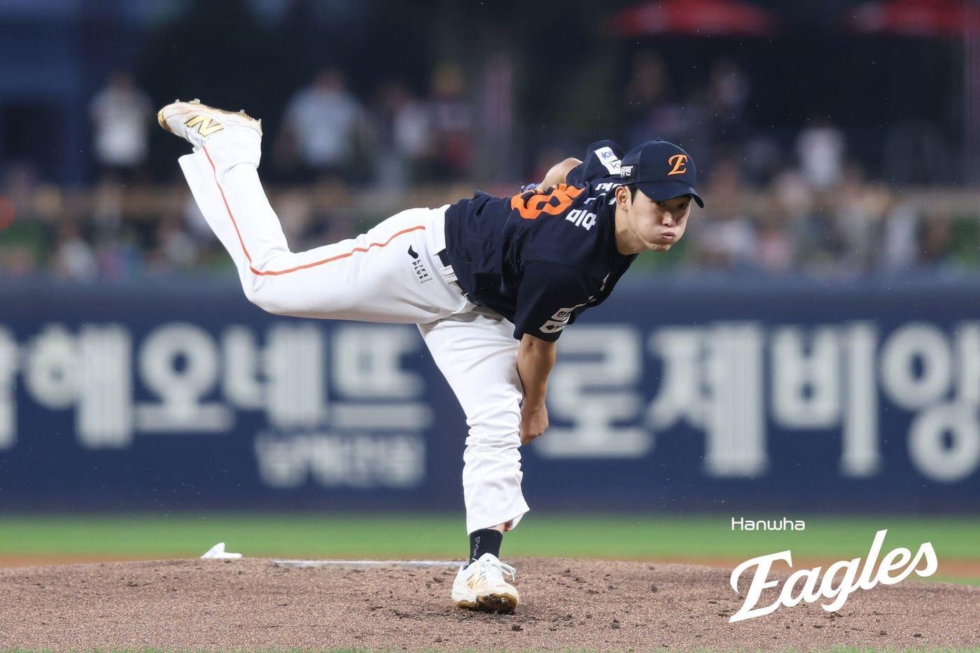 한화 이글스 투수 윤산흠이 18일 열린 KBO리그 광주 KIA 타이거즈전에서 선발 등판해 역투하고 있다. &#40;한화 이글스 제공&#41;