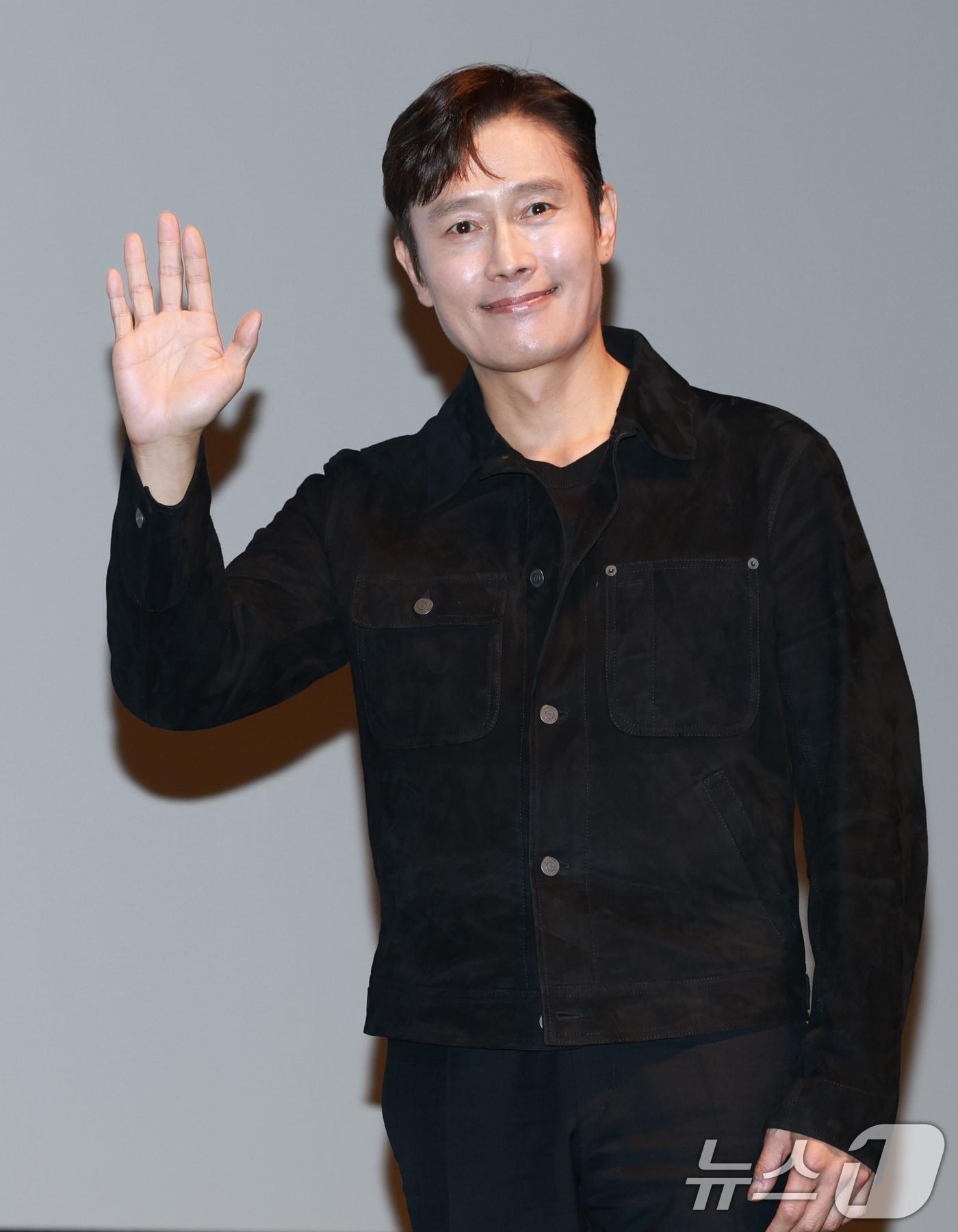 본문 이미지 - 배우 이병헌이 19일 오후 부산 해운대구 동서대학교 소향씨어터 신한카드홀에서 열린 제30회 부산국제영화제(BIFF) 액터스 하우스 행사에 참석해 포즈를 취하고 있다. 2025.9.19/뉴스1 ⓒ News1 권현진 기자