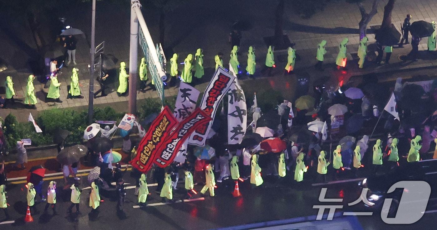 윤석열 전 대통령을 지지하는 보수 성향의 단체들이 종각 인근에서 ‘반중 시위’ 행진을 하고 있다. 2025.9.19/뉴스1 ⓒ News1 박지혜 기자