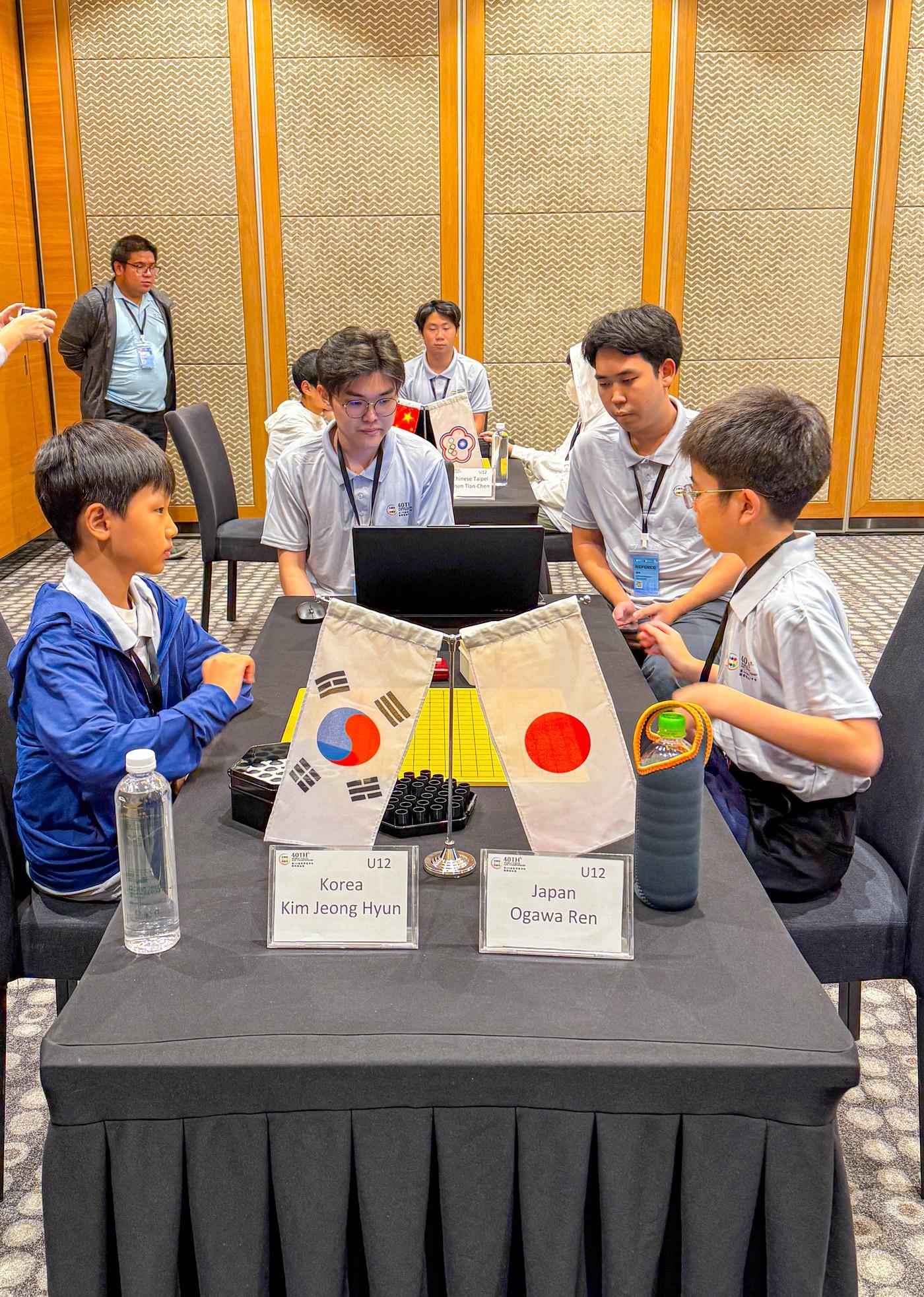 본문 이미지 - 세계청소년바둑대회에서 우승한 김정현(왼쪽)(한국기원 제공) 