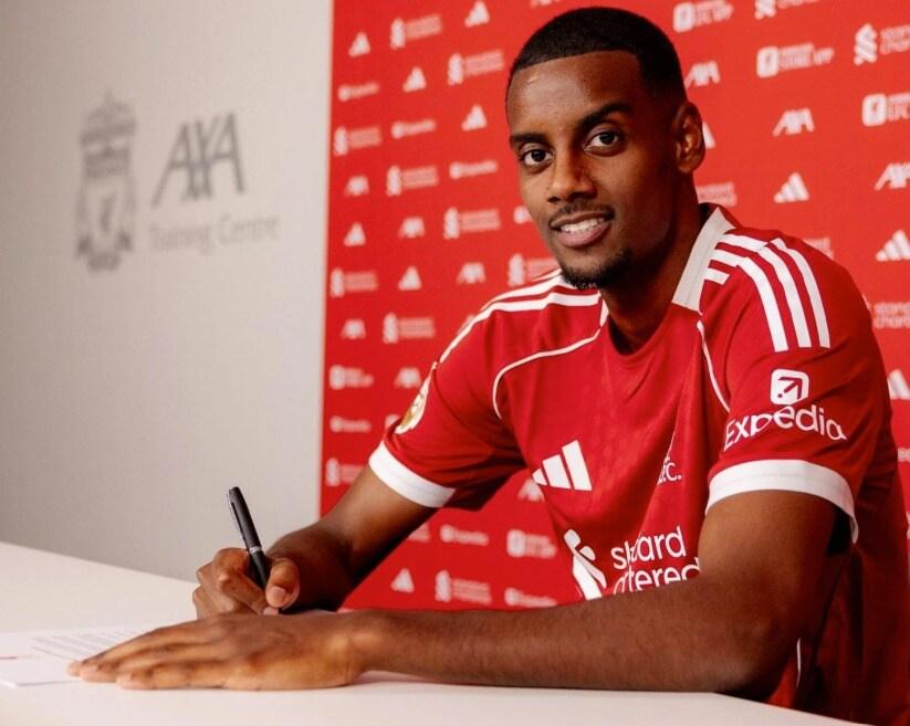 본문 이미지 - 리버풀에 입단한 알렉산더 아이삭(리버풀 홈페이지 캡처) 