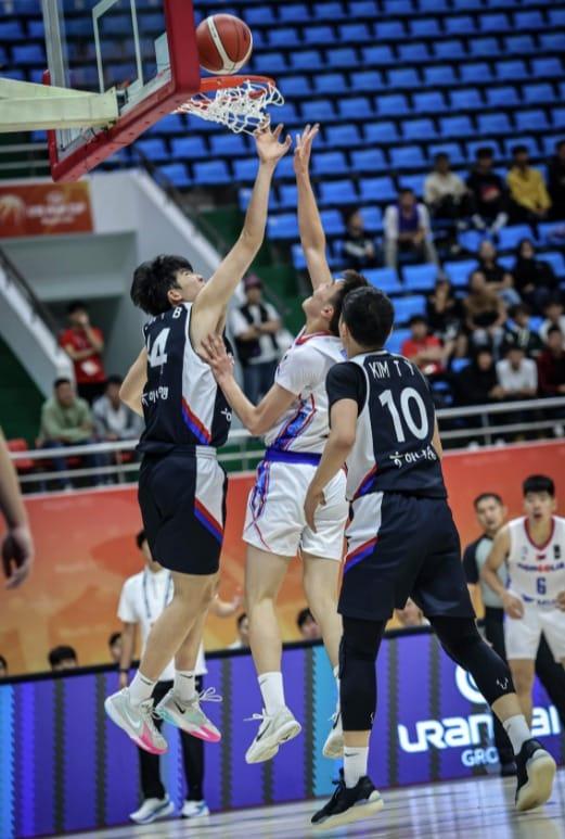 본문 이미지 - 한국 U16 남자농구가 아시아컵서 몽골을 꺾었다.(FIVB 제공) 