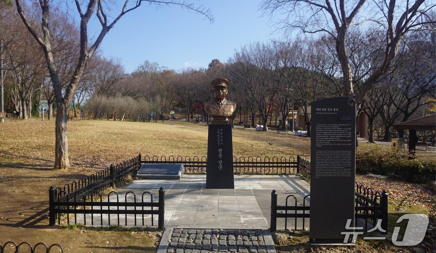 대구지방보훈청은 9월의 현충시설로 대구 서구 상리공원에 있는 '백인 권준 장군 흉상'를 선정했다고 2일 밝혔다. (대구보훈청 제공. 재판매 및 DB 금지)/뉴스1