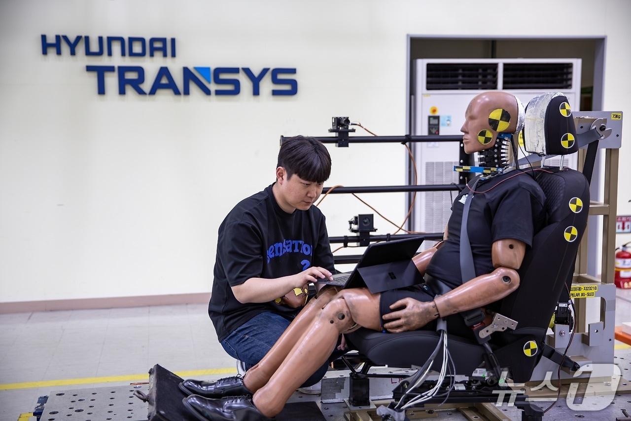 본문 이미지 -   현대트랜시스 시트 충돌 시험 현장 (현대트랜시스 제공)