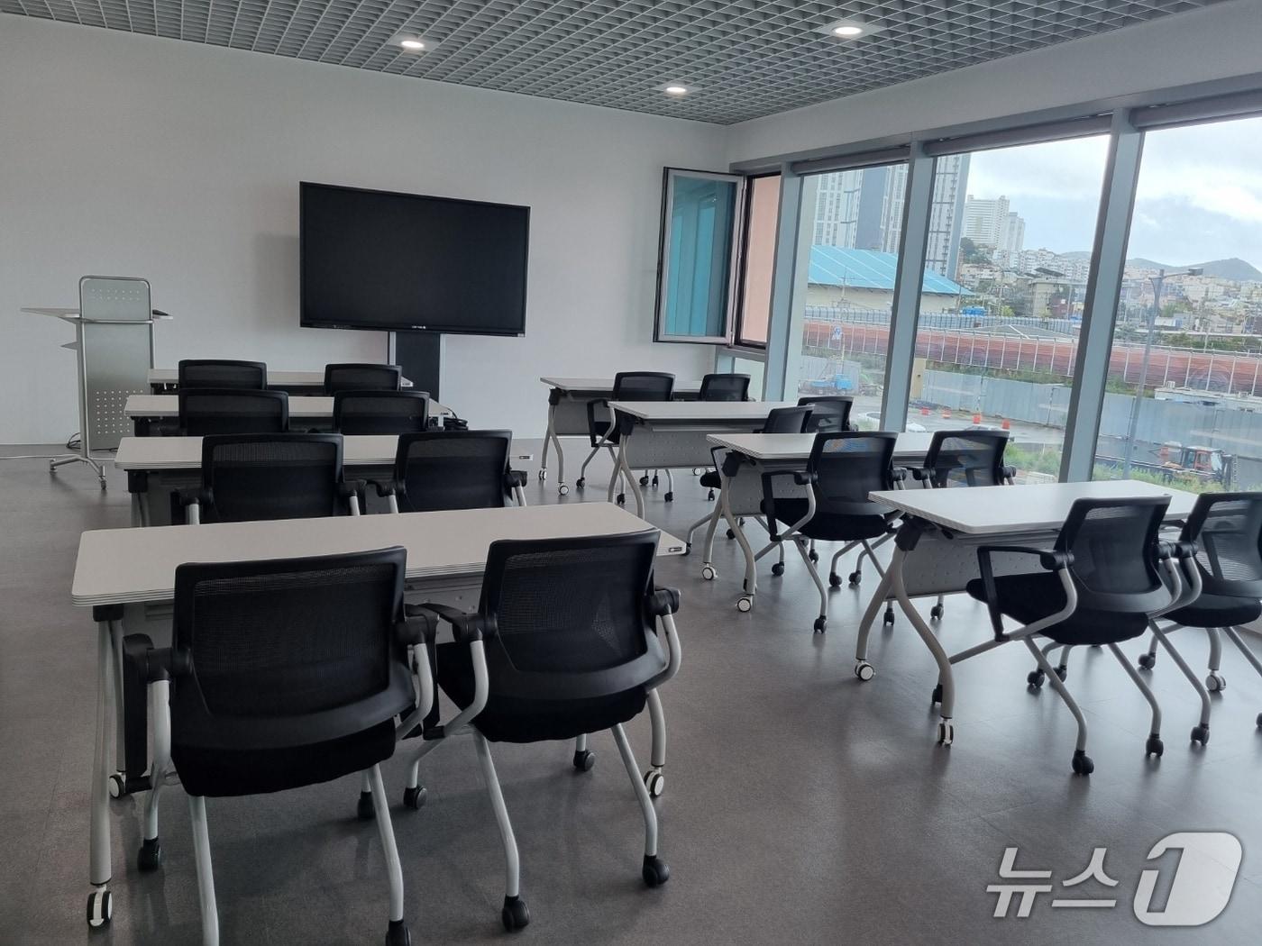 본문 이미지 - 지식산업센터 우암점 회의실.(부산경제진흥원 제공. 재판매 및 DB금지)