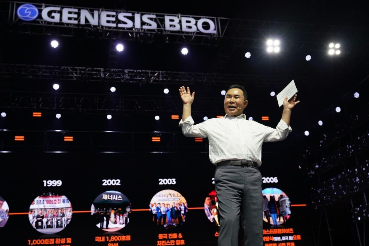 본문 이미지 - 윤홍근 제네시스BBQ그룹 회장 &#40;제네시스BBQ그룹 제공&#41;