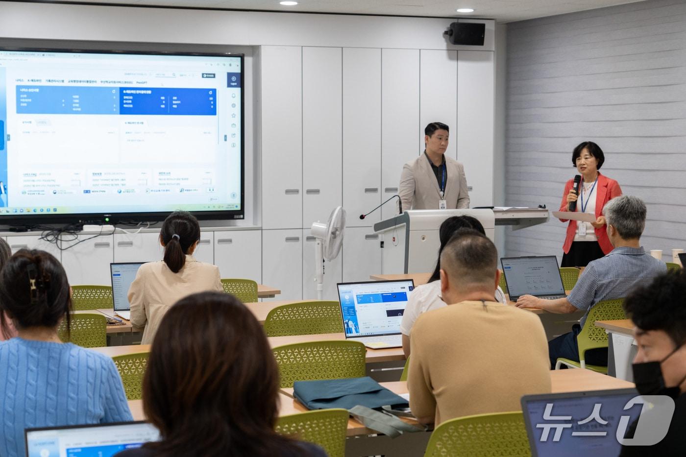 부산형 AI 비서 ‘PenGPT’ 사용법 안내 모습. (부산시교육청 제공. 재판매 및 DB금지)