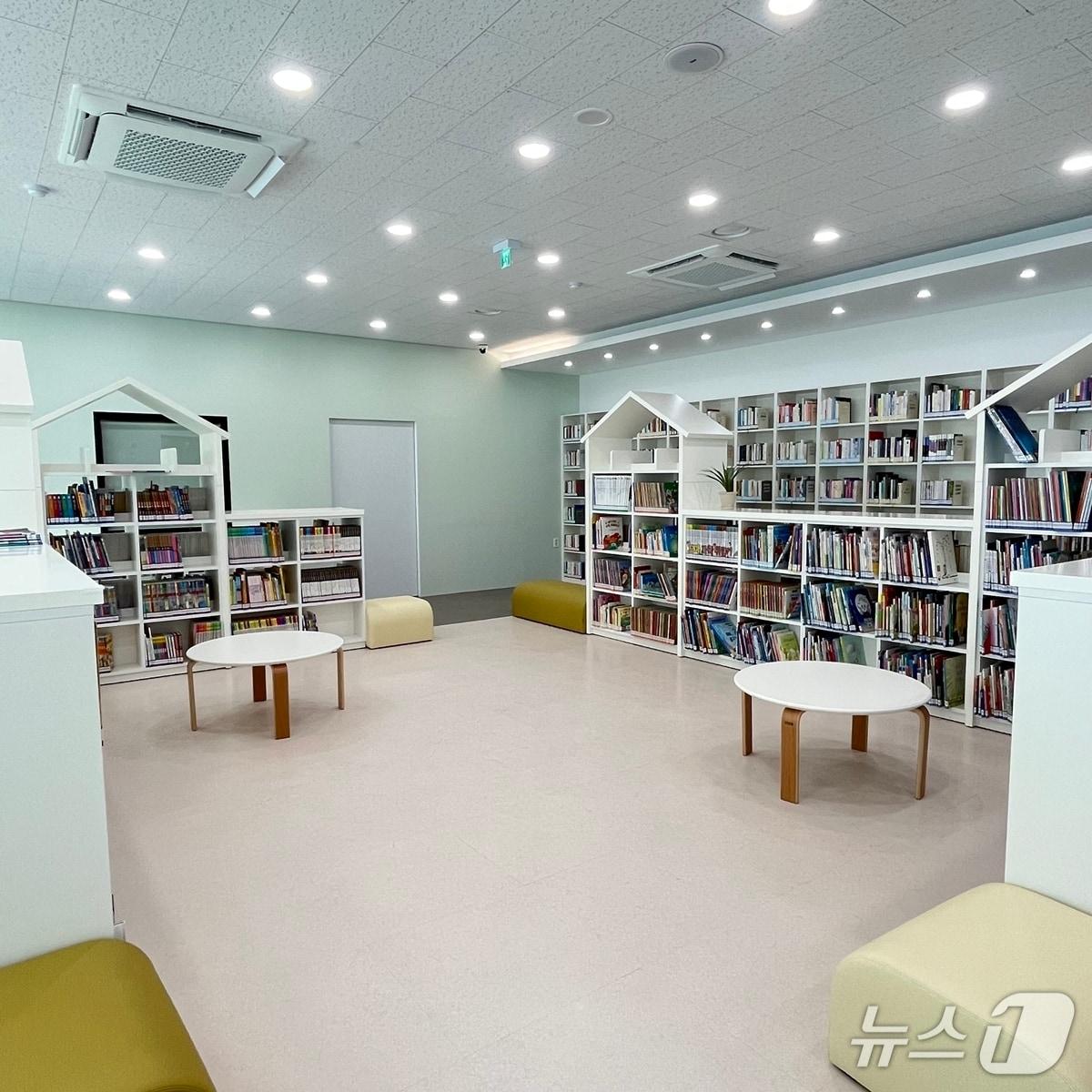 본문 이미지 - 송정작은도서관 내부 모습.(광주시 제공)