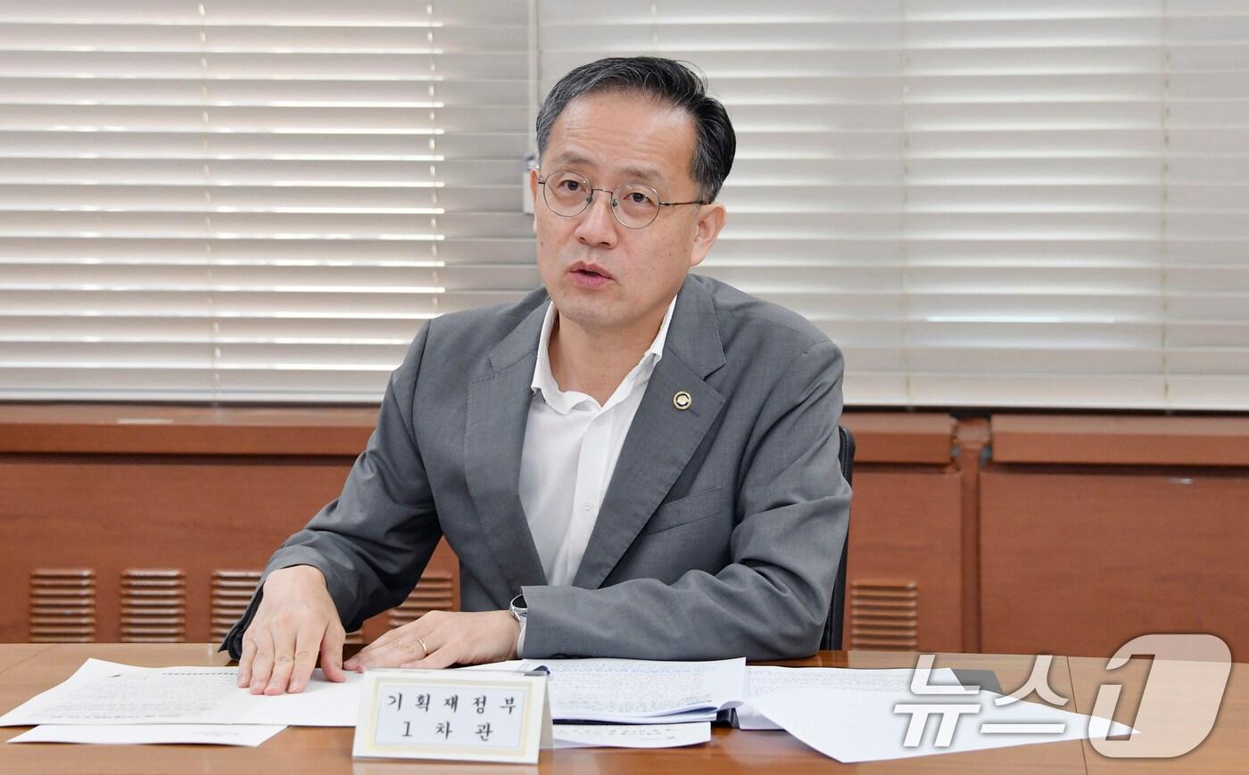 이형일 기획재정부 차관이 2일 서울 종로구 정부서울청사에서 열린 &#39;제56차 물가관계차관회의&#39;를 주재하고 있다. &#40;기획재정부 제공. 재판매 및 DB 금지&#41; 2025.9.2/뉴스1