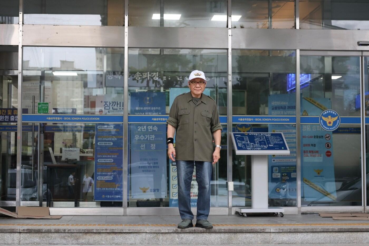 1일 최성룡 납북자가족모임 대표가 소환조사를 마친 후 서울 송파경찰서에서 나오고 있다. 2025.09.01/&#40;납북자가족모임 제공&#41;