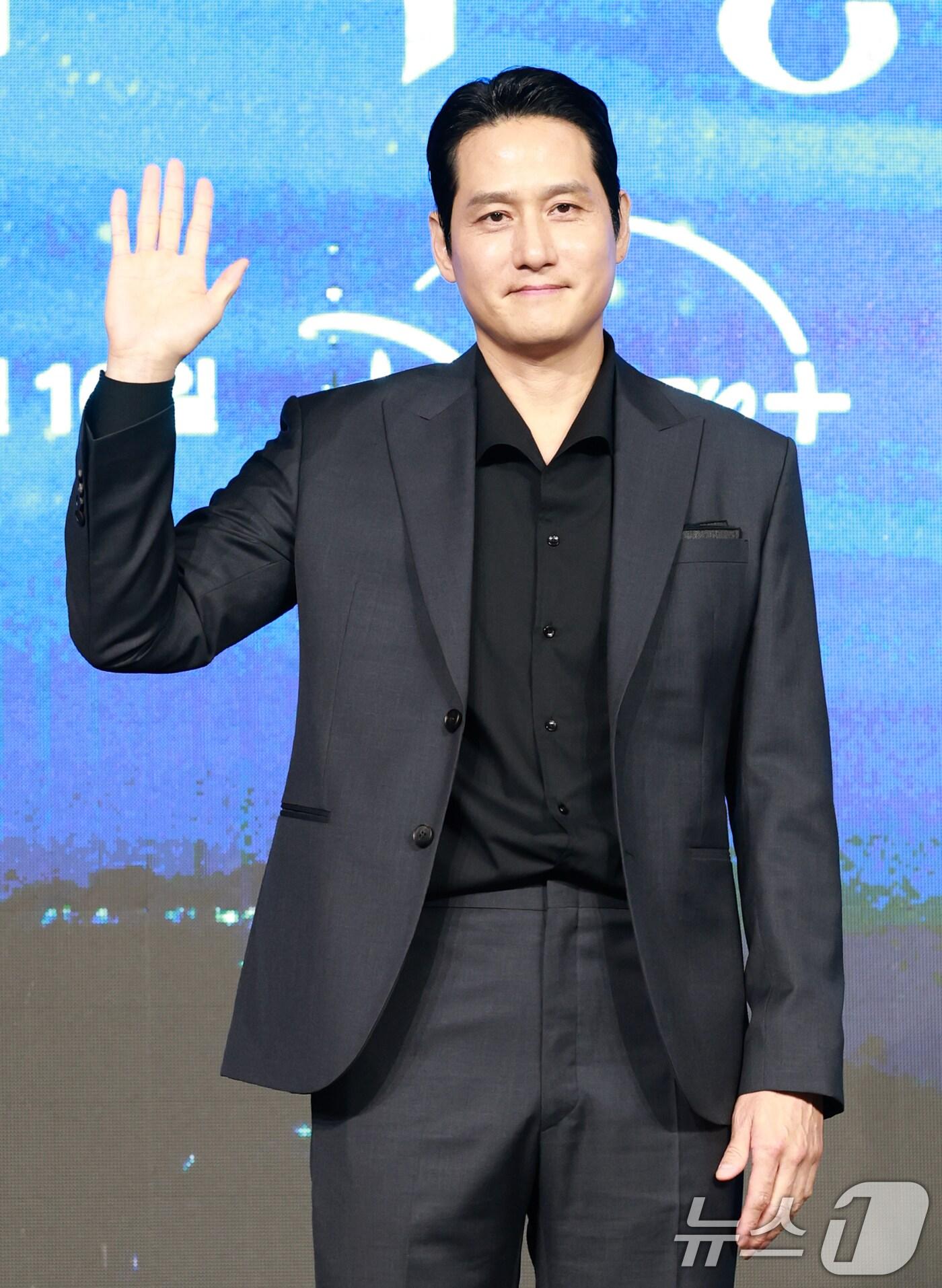 본문 이미지 - 배우 박해준이 2일 오전 서울 종로구 포시즌스 호텔에서 열린 디즈니 플러스 오리지널 시리즈 '북극성' 제작발표회에 참석해 포즈를 취하고 있다. '북극성'은 유엔대사로서 국제적 명성을 쌓아온 문주(전지현 분)가 대통령 후보 피격 사건의 배후를 쫓는 가운데, 그녀를 지켜야만 하는 국적 불명의 특수요원 산호(강동원 분)와 함께 한반도를 위협하는 거대한 진실을 마주하는 이야기를 그린 드라마다. ⓒ News1 권현진 기자