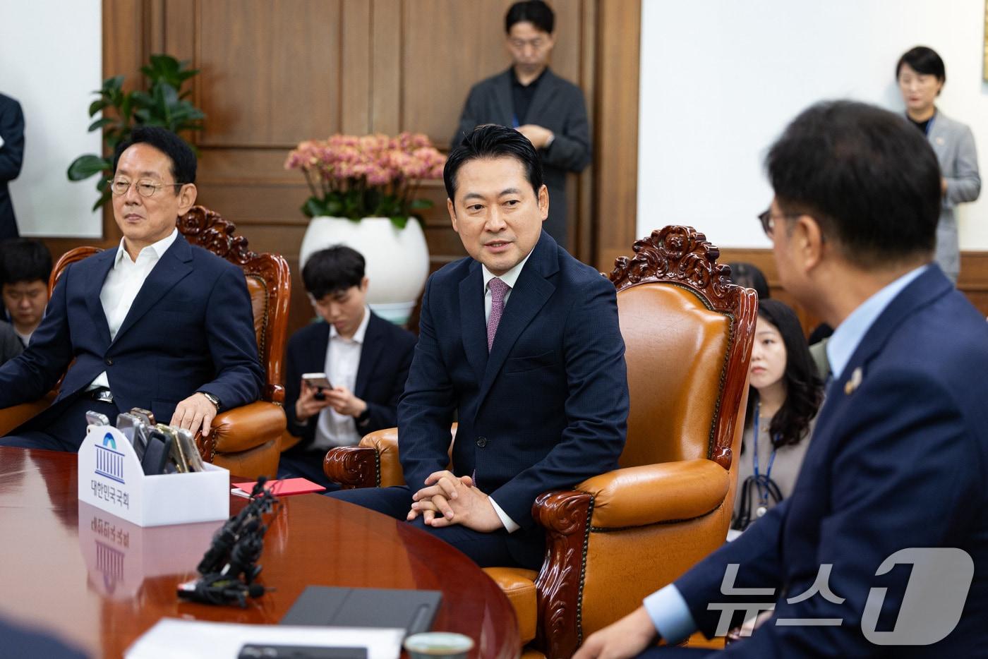 장동혁 국민의힘 대표가 2일 서울 여의도 국회에서 우원식 국회의장을 예방하고 있다. 2025.9.2/뉴스1 ⓒ News1 유승관 기자