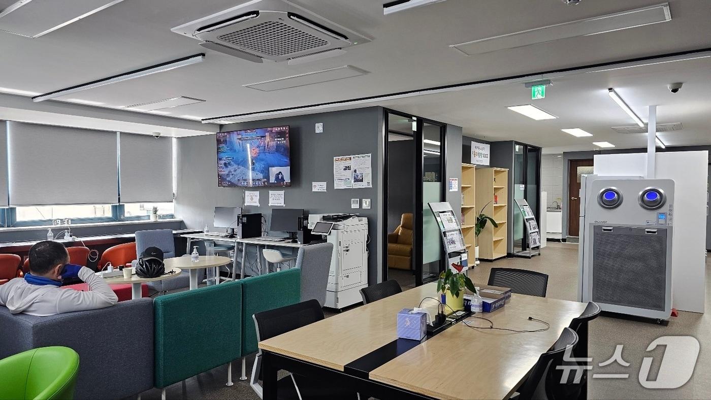 제주시 연동 누웨마루거리에 위치한 이동노동자 쉼터 &#39;혼디쉼팡&#39;