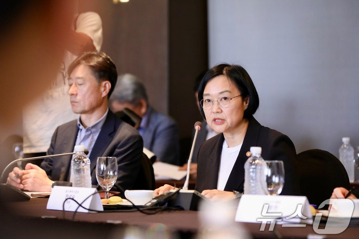 한성숙 중소벤처기업부 장관이 2일 서울 중구 더플라자호텔에서 열린 &#39;중소기업 기술탈취 근절을 위한 두 번째 간담회&#39;에서 인사말을 하고 있다. &#40;중소벤처기업부 제공. 재판매 및 DB 금지&#41;