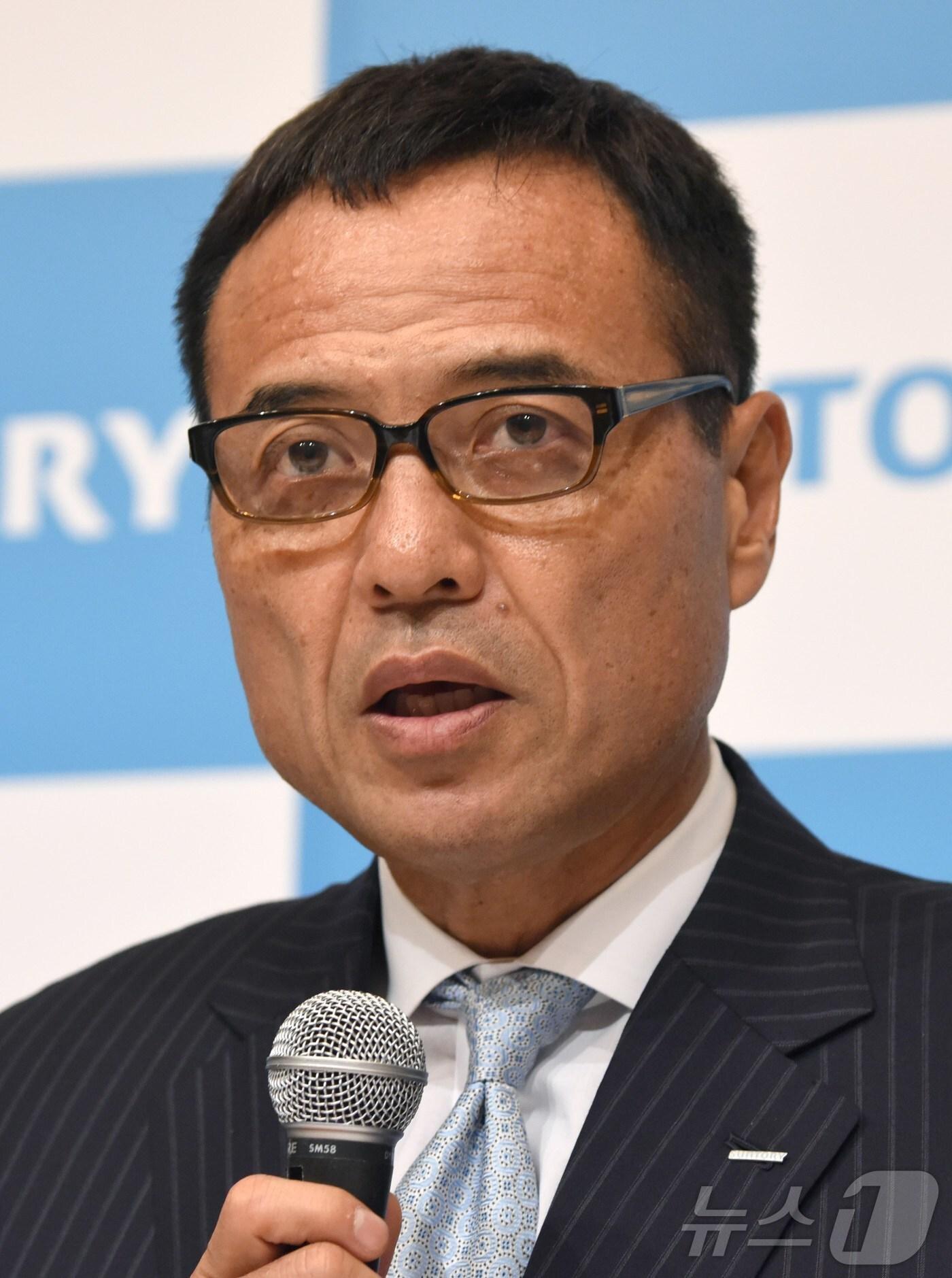 본문 이미지 - 니나미 다케시 일본 산토리홀딩스 대표이사 회장. (자료사진) 2016.02.15 ⓒ AFP=뉴스1 ⓒ News1 김지완 기자