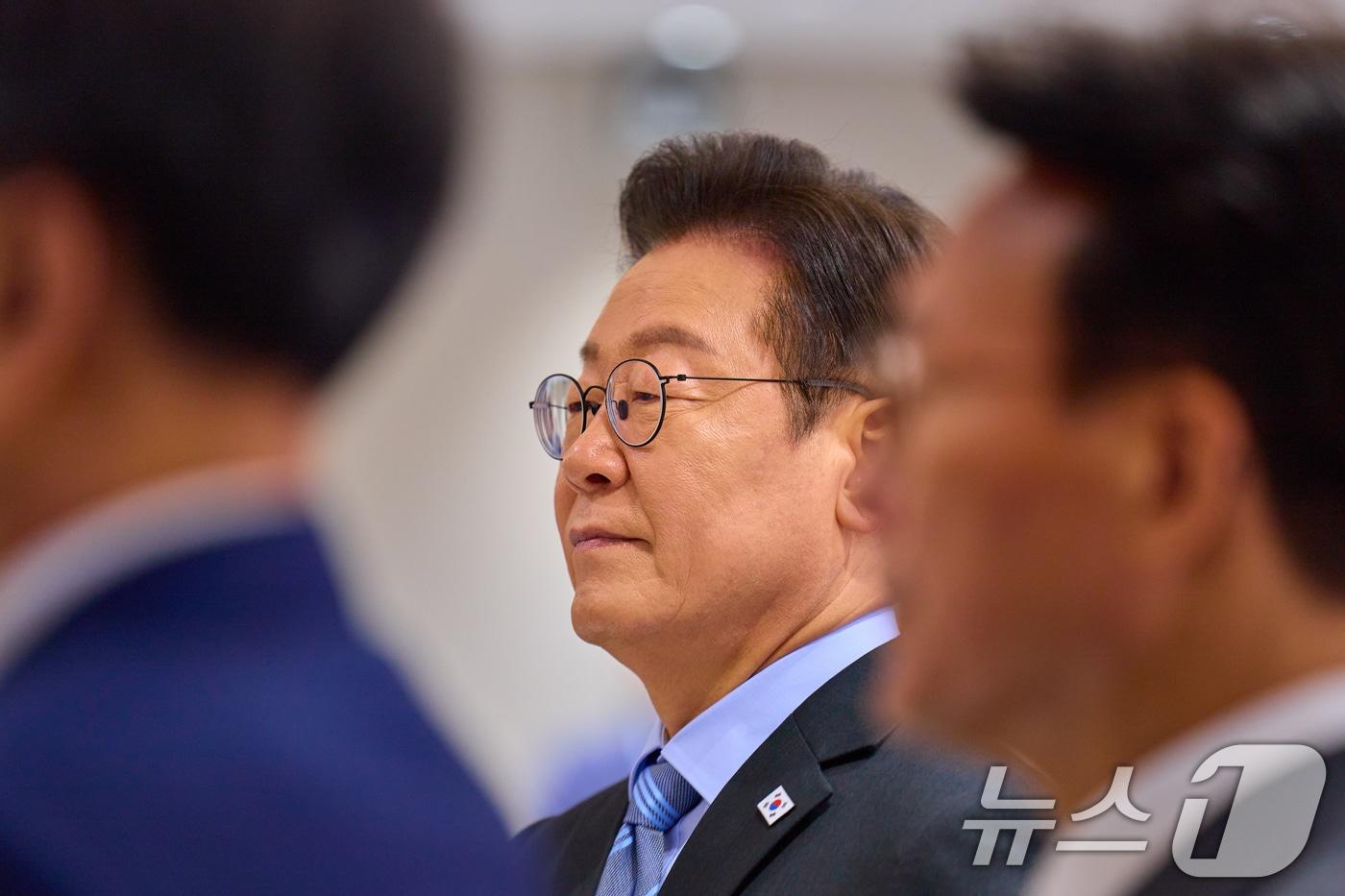 이재명 대통령이 2일 서울 용산 대통령실 청사에서 열린 제40회 국무회의에서 국민의례를 하고 있다. &#40;대통령실 제공. 재판매 및 DB 금지&#41; 2025.9.2/뉴스1 ⓒ News1 허경 기자