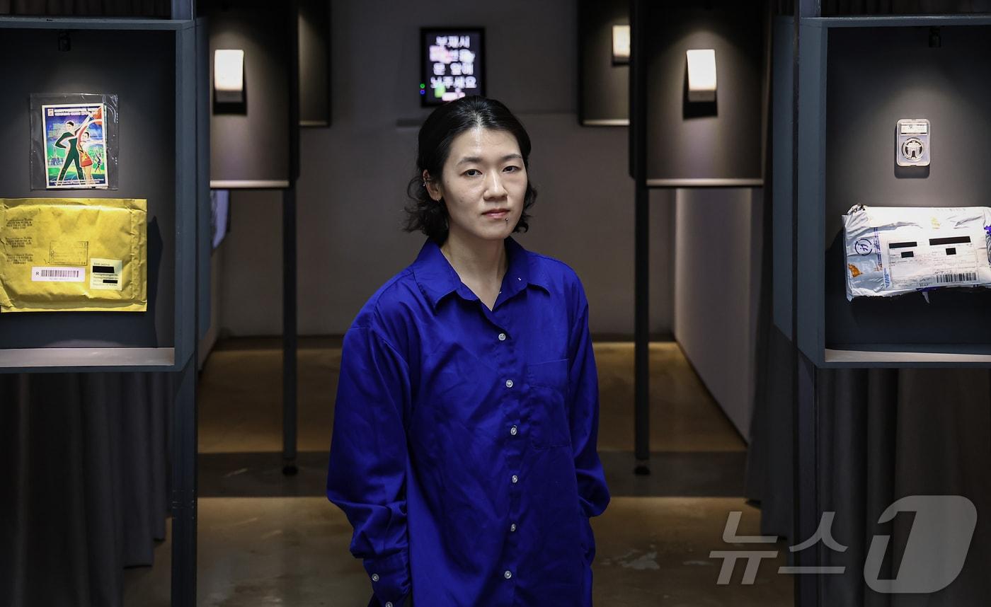 반재하 작가가 2일 서울 성북구 전시관 챔버에서 가진 뉴스1과 인터뷰에서 포즈를 취하고 있다. 2025.9.2/뉴스1 ⓒ News1 김도우 기자