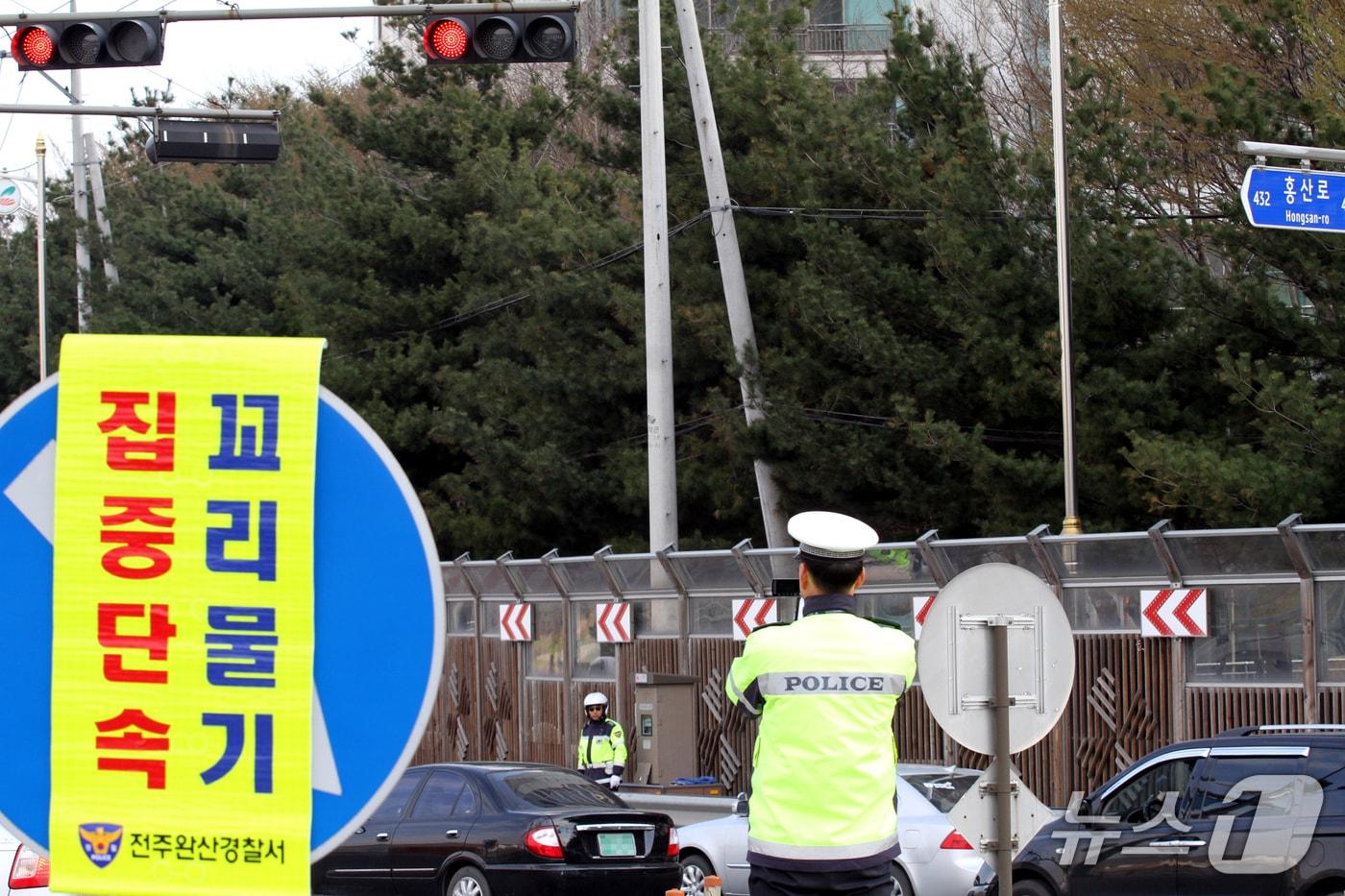 본문 이미지 - 전북경찰청 꼬리물기 단속 사진.(전북경찰청 제공. 재판매 및 DB금지)