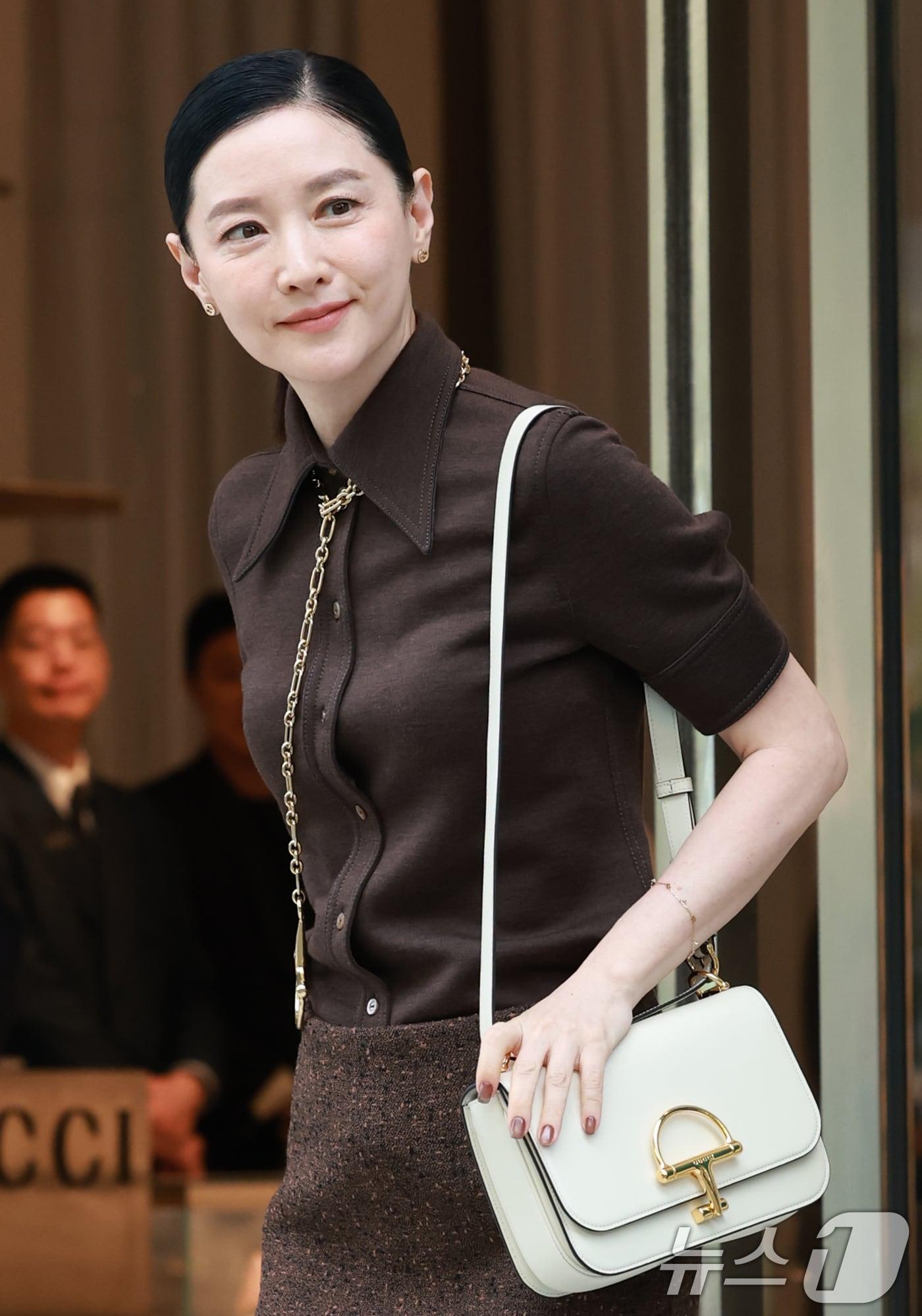 본문 이미지 - 배우 이영애가 고혹적인 가을 여인으로 변신했다. ⓒ News1 권현진 기자