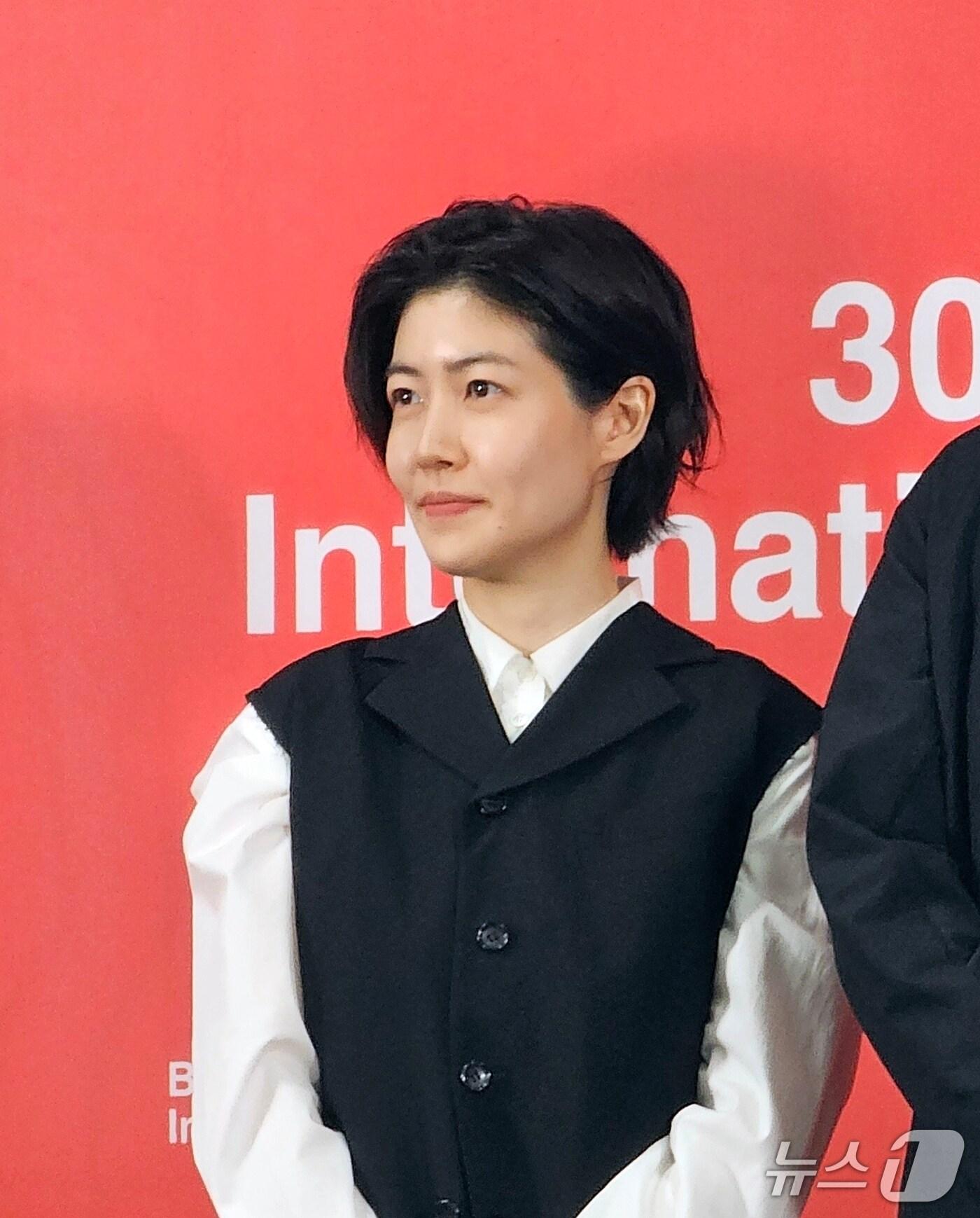 본문 이미지 - 배우 심은경이 20일 오전 부산 해운대구 영화의전당 비프힐에서 열린 제30회 부산국제영화제(BIFF) 경쟁 부문 초청작 '여행과 나날' 기자회견에 참석했다. ⓒ 뉴스1 고승아 기자