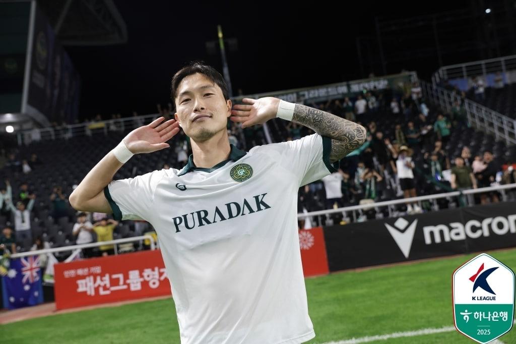 본문 이미지 - 인천을 상대로 멀티골을 넣은 김포 박동진(한국프로축구연맹 제공) 