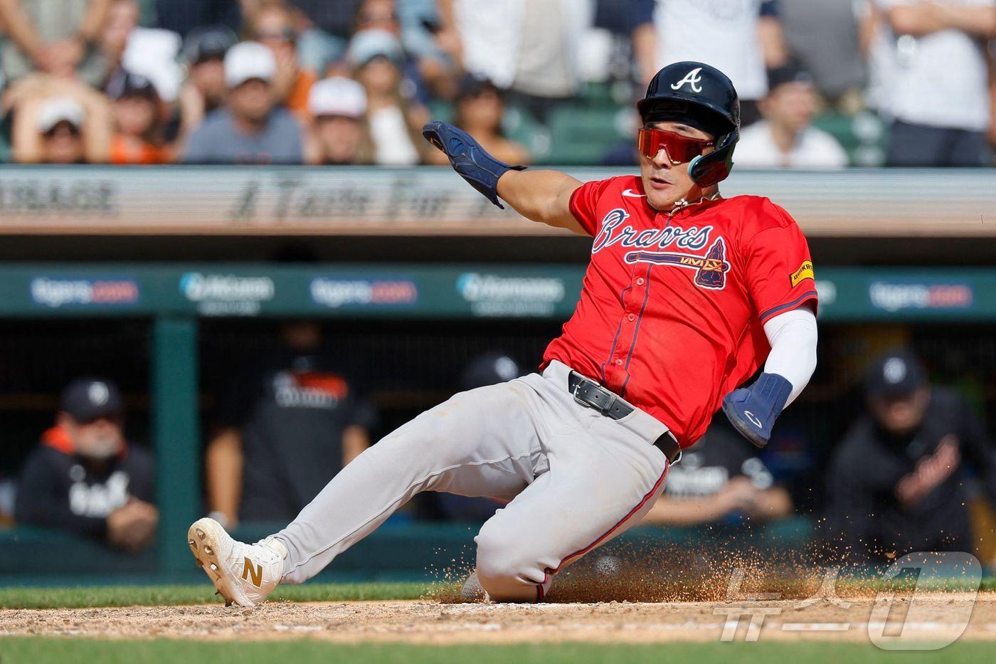 김하성(애틀랜타 브레이브스)이 21일(한국시간) 열린 2025 메이저리그 디트로이트 타이거스와의 경기에서 9회초 주릭슨 프로파의 안타 때 홈으로 질주하고 있다. ⓒ AFP=뉴스1