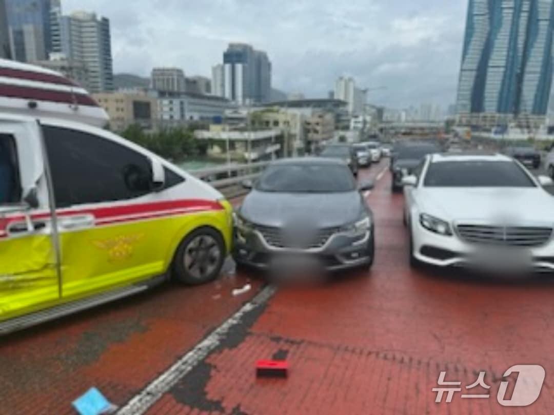 본문 이미지 - 사고 현장&#40;부산중부경찰서 제공&#41;. 2025.9.20