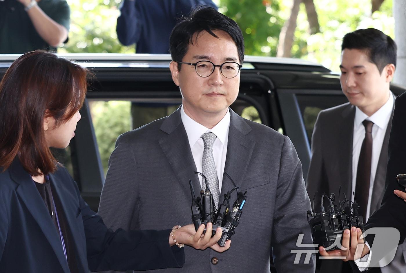 심우정 전 검찰총장이 21일 오전 서울 서초구 서울고등검찰청에 마련된 내란 특검팀(특별검사 조은석) 사무실에 피고발인 신분으로 조사를 받기 위해 출석하고 있다. ⓒ News1 김민지 기자