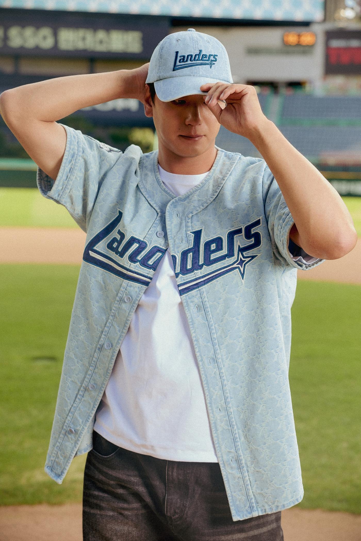 본문 이미지 - SSG 랜더스가 무신사와 협업해 김광현의 통산 2000탈삼진 달성 기념 상품을 출시한다. &#40;SSG 랜더스 제공&#41;