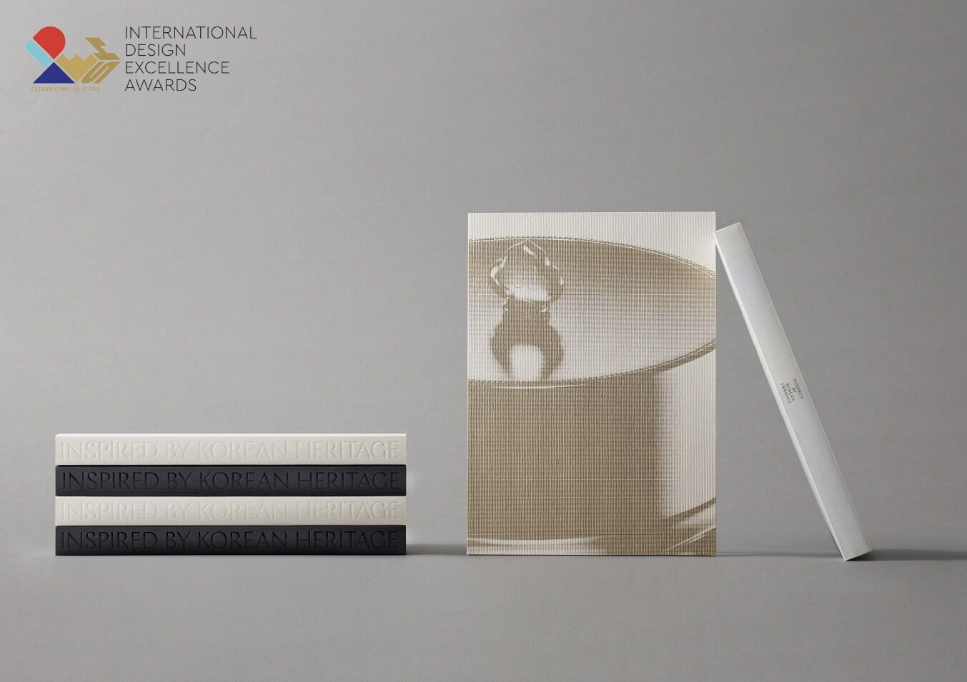 본문 이미지 - LG생활건강은 세계 3대 디자인 어워드로 손꼽히는 미국 IDEA 디자인 어워드에서 2개 부문 본상 수상의 영예를 안았다. 사진은 더후 브랜드북.(더후제공)