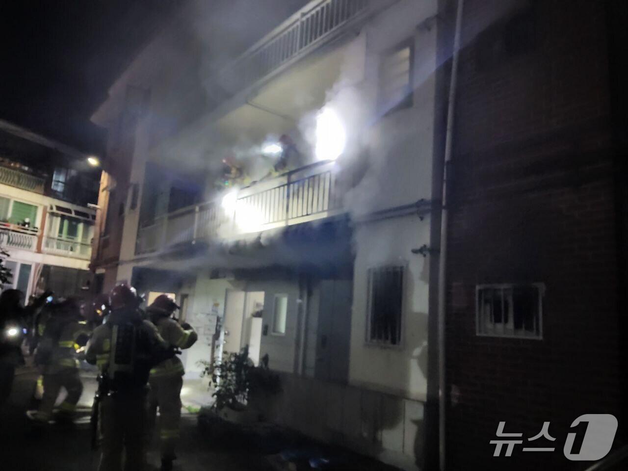 본문 이미지 - 화재 현장. (경기도북부소방재난본부 제공. 재판매 및 DB 금지) 2025.9.21/뉴스1