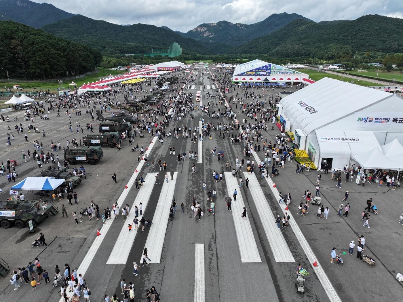 본문 이미지 - '15회 계룡군문화축제' 운영 모습.(계룡시 제공. 재판매 및 DB금지)/뉴스1