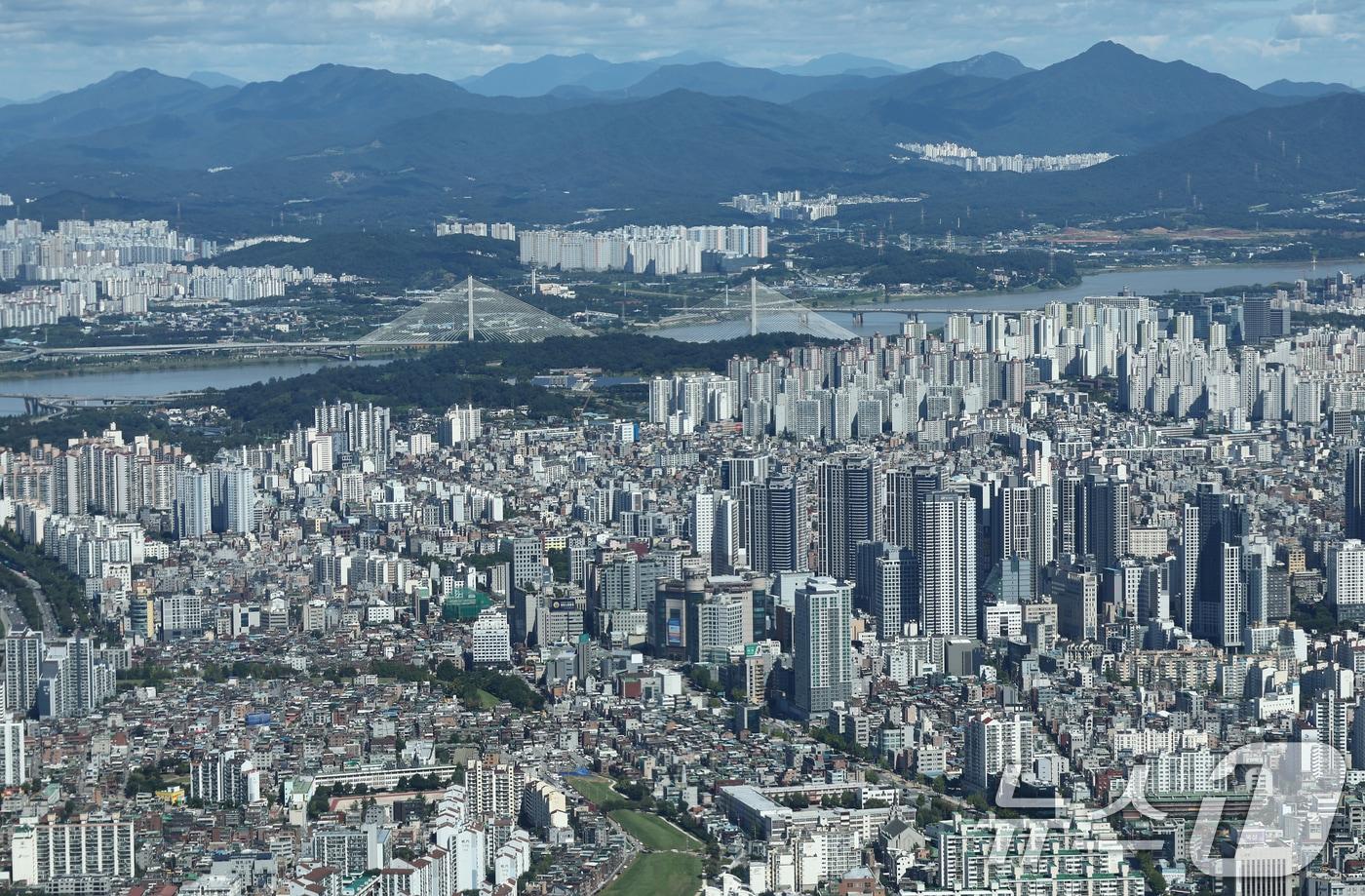 서울 송파구 서울스카이 전망대에서 바라본 하남 일대 모습. 뉴스1 ⓒ News1 김민지 기자