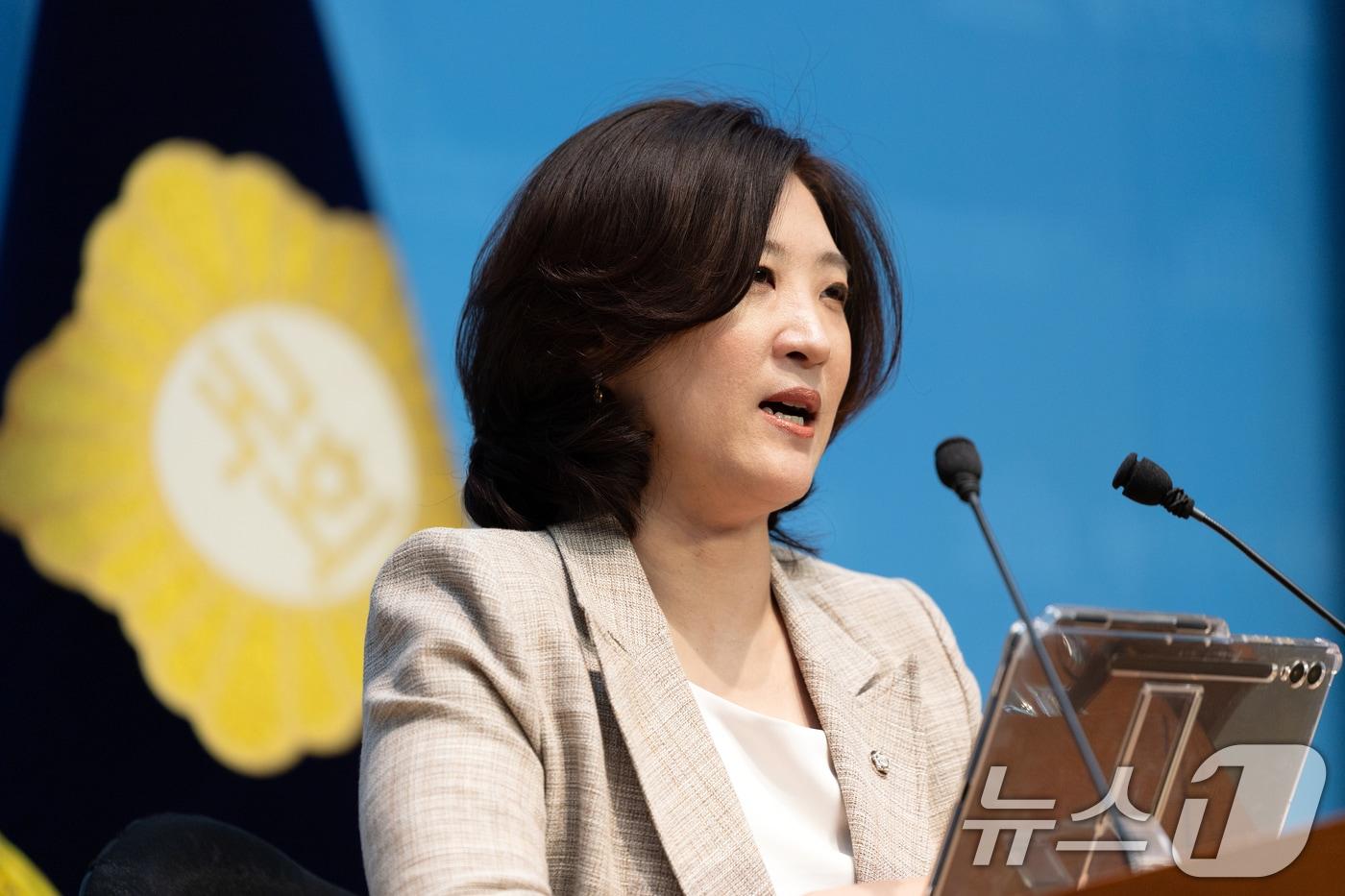 최보윤 국민의힘 수석대변인이 21일 서울 여의도 국회에서 야당탄압·독재정치 국민 규탄대회 및 허위조작·사법부겁박, 특검 관련 논평을 하고 있다. 2025.9.21/뉴스1 ⓒ News1 이승배 기자