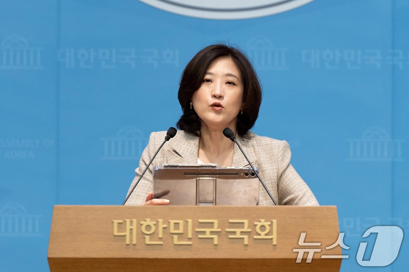 최보윤 국민의힘 수석대변인이 21일 서울 여의도 국회에서 야당탄압·독재정치 국민 규탄대회 및 허위조작·사법부겁박, 특검 관련 논평을 하고 있다. 2025.9.21/뉴스1 ⓒ News1 이승배 기자