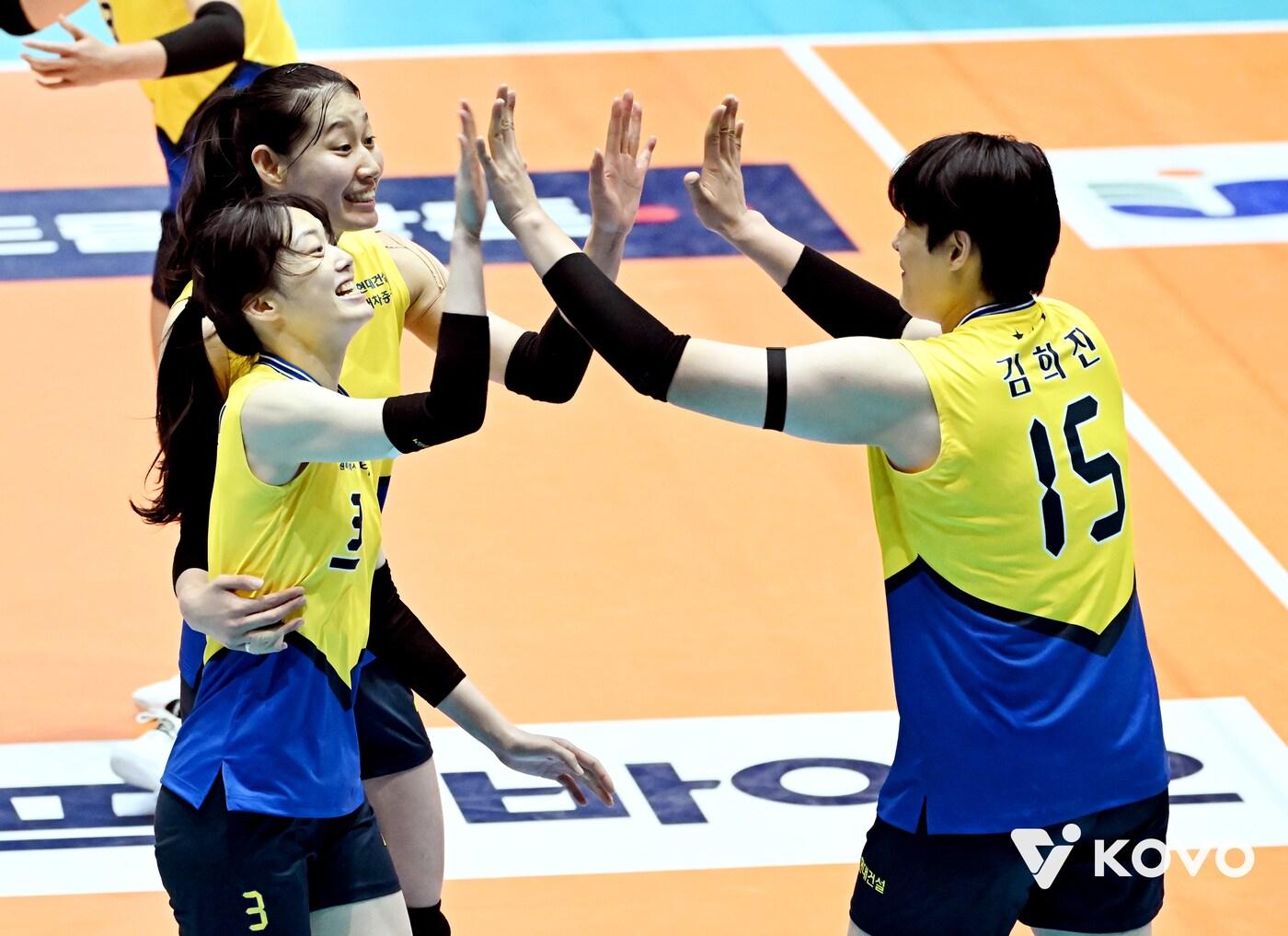 본문 이미지 - 현대건설이 KOVO컵 첫 대회에서 흥국생명을 눌렀다. &#40;KOVO 제공&#41;