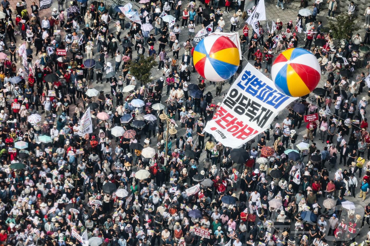 21일 오후 대구 동구 동대구역 광장에서 장동혁 국민의힘 대표를 비롯한 지도부가 참석한 가운데 야당탄압·독재정치 국민 규탄대회가 열리고 있다. 2025.9.21/뉴스1 ⓒ News1 공정식 기자