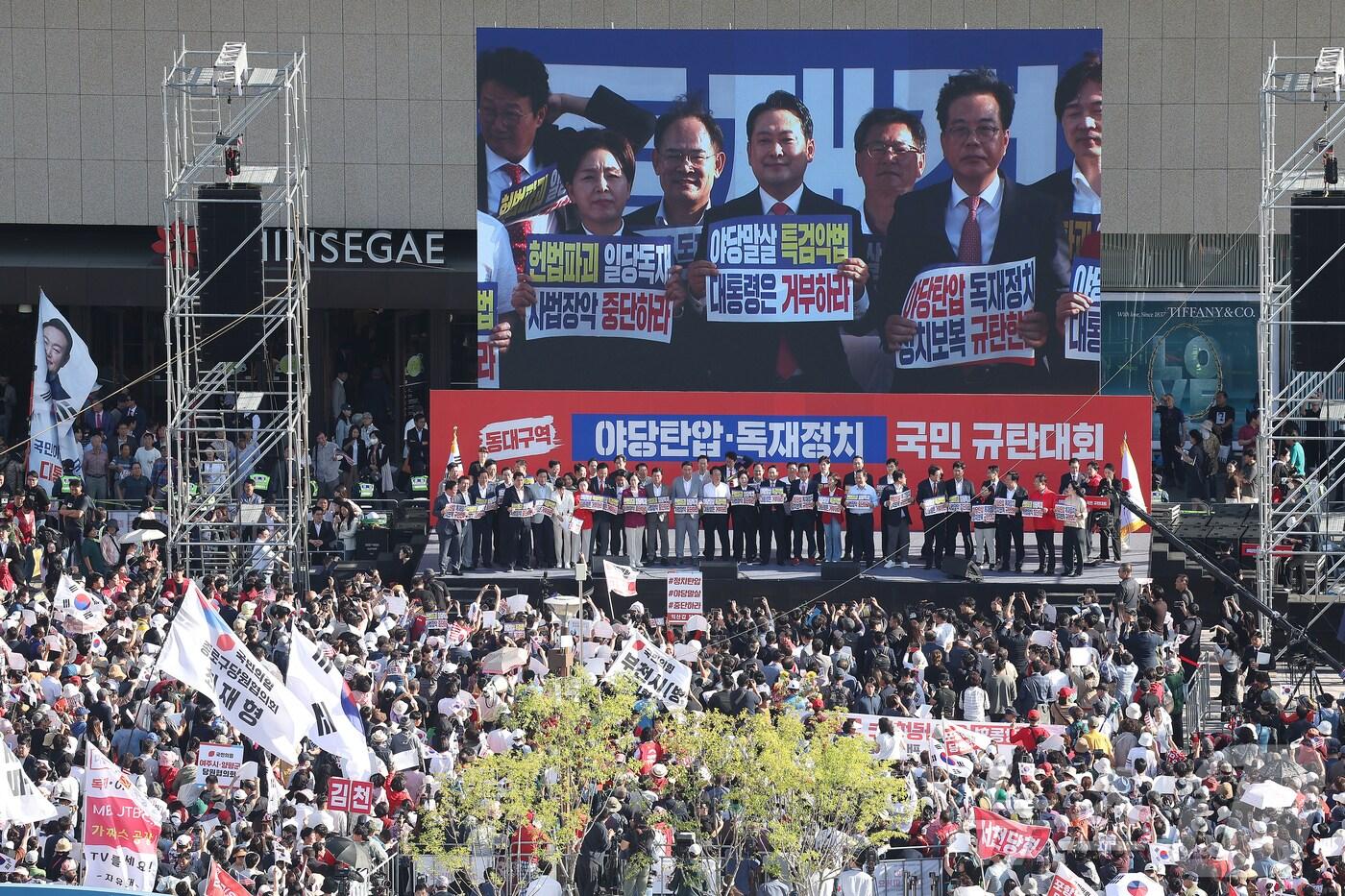 21일 오후 대구 동구 동대구역 광장에서 장동혁 국민의힘 대표를 비롯한 지도부가 참석한 가운데 야당탄압·독재정치 국민 규탄대회가 열리고 있다. 2025.9.21/뉴스1 ⓒ News1 공정식 기자