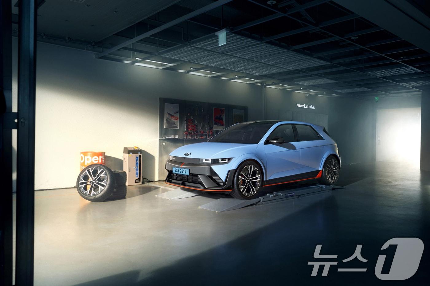 현대자동차가 첨단 전동화 기술을 집약한 고성능 전기차 &#39;아이오닉 5 N&#39;의 신규 트림인 에센셜을 22일 출시했다고 밝혔다. 사진은 현대차 아이오닉 5 N 모습. &#40;현대자동차 제공. 재판매 및 DB 금지&#41; 2025.9.22/뉴스1