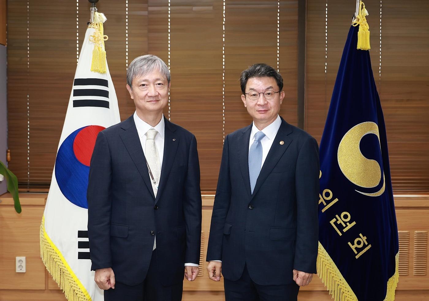 이억원 금융위원장(오른쪽)과 이찬진 금융감독원장.