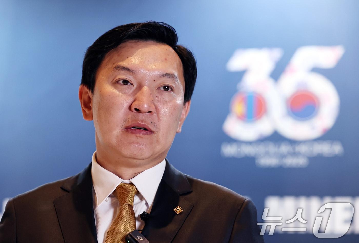 냠-오소르 오츠랄 몽골 부총리 겸 경제개발부 장관이 22일 오전 서울 용산구 그랜드하얏트호텔에서 열린 &#39;한·몽골 핵심광물·광업투자 포럼&#39;에 앞서 취재진 질문을 받고 있다. 2025.9.22/뉴스1 ⓒ News1 구윤성 기자