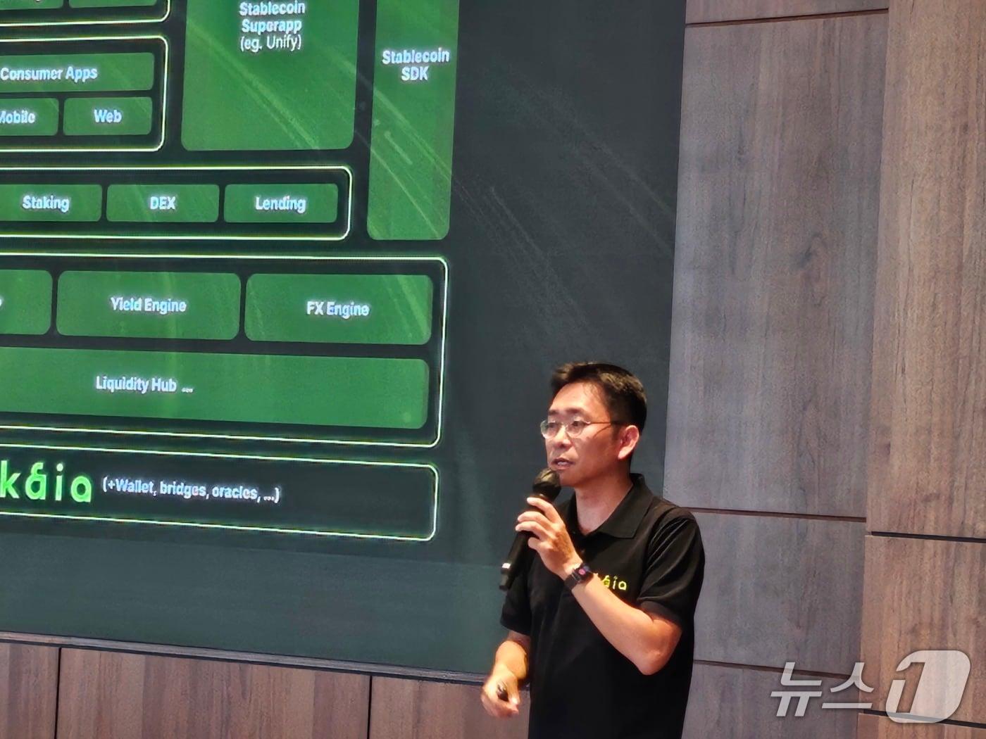 본문 이미지 - 서상민 카이아DLT재단 의장이 22일 서울 강남구 파크 하얏트 서울에서 열린 카이아 스테이블코인 간담회에서 발표하고 있다.