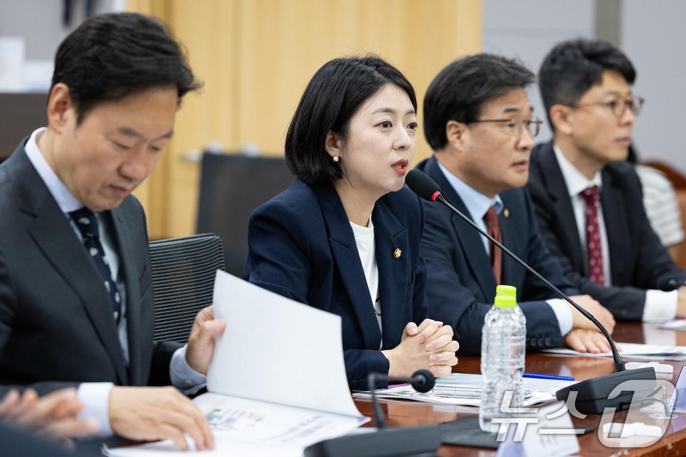 배현진 국민의힘 서울시당위원장이 22일 서울 여의도 국회 의원회관에서 열린 신속통합기획 무엇을 바꾸었는가? &#39;내일이 더 기대되는 서울&#39; 토론회에 참석해 축사하고 있다. 2025.9.22/뉴스1 ⓒ News1 유승관 기자