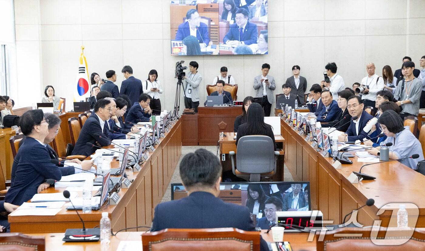 22일 서울 여의도 국회에서 열린 제429회 국회&#40;정기회&#41; 행정안전위원회 제5차 전체회의에서 주호영 국민의힘 위원이 질의하고 있다. 2025.9.22/뉴스1 ⓒ News1 이승배 기자