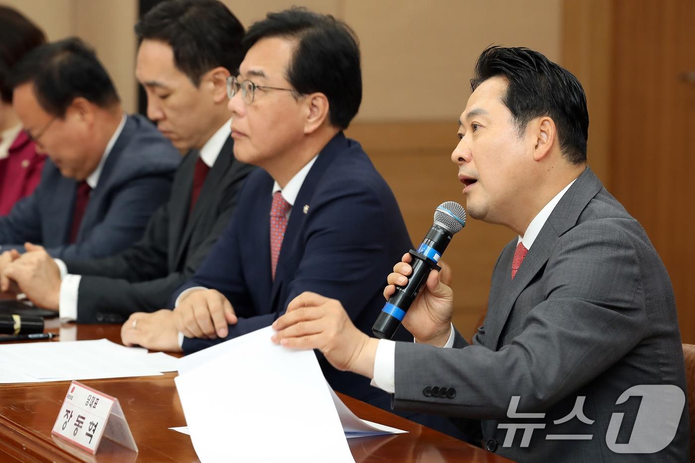 장동혁 국민의힘 대표가 22일 오전 경북 경산산업단지관리공단 회의실에서 열린 중소기업 현장최고위원회의에서 모두발언을 하고 있다. 2025.9.22/뉴스1 ⓒ News1 공정식 기자