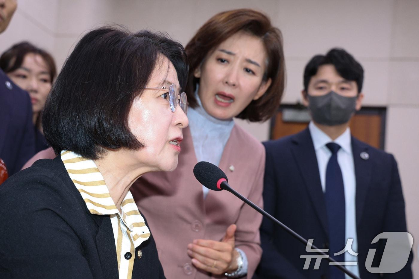 나경원 국민의힘 의원이 지난 22일 서울 여의도 국회 법제사법위원회에서 열린 검찰개혁 입법청문회에서 퇴장 명령을 한 추미애 위원장에게 항의하고 있다. 2025.9.22/뉴스1 ⓒ News1 신웅수 기자