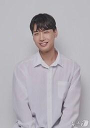 본문 이미지 - 29회 제천박달가요제에서 대상을 받은 권웅 씨.(제천시 제공. 재판매 및 DB금지)/뉴스1 